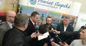 Pasażerowie walczą o przystanki kolejowe