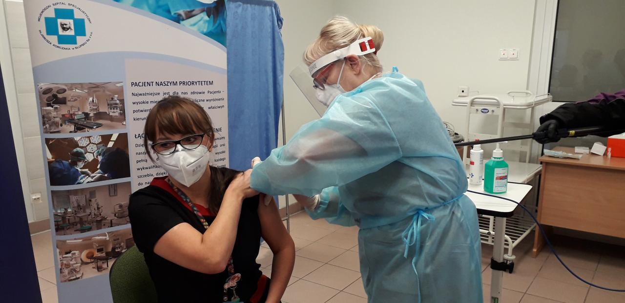 Szczepienia przeciw koronawirusowi w Słupskim szpitalu