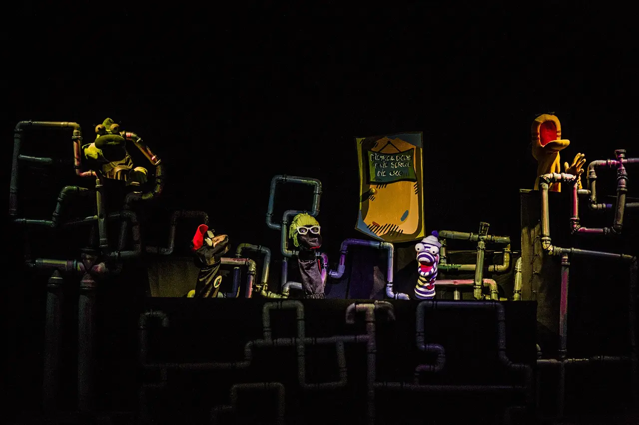 „Niesamowite przygody niesamowitych skarpetek” - spektakl Teatru Lalki Tęcza. Fotografia: Magda Tramer