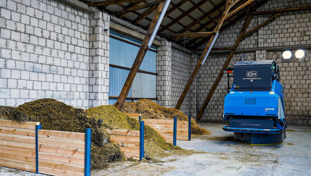 Euromilk zaprezentuje efektywne rozwiązania podczas Agro Show 2025 w Bednarach - EM Falcon - robot wykorzystywany w rolnictwie do paszy