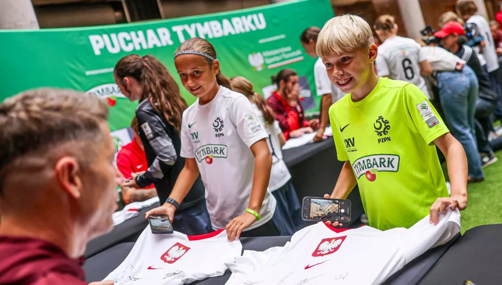 Piłkarze reprezentacji Polski odpowiadają na pytania zwycięzców XXV edycji Pucharu Tymbarku!