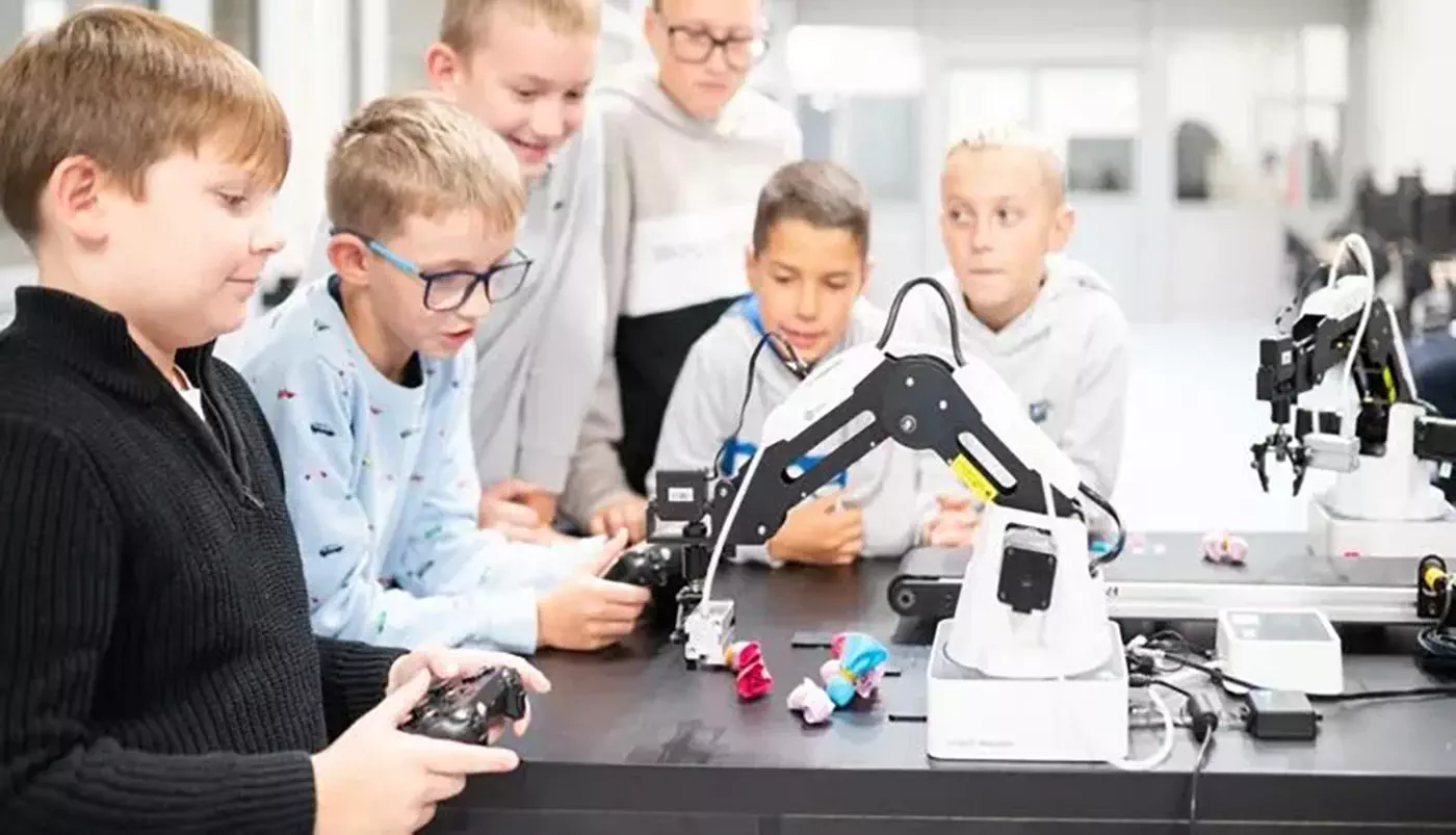 Światowy Dzień Kreatywności i Innowacji w Fab Lab powered by WIŚNIOWSKI