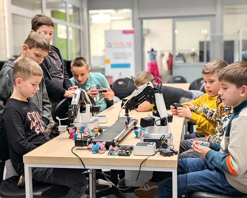 Światowy Dzień Kreatywności i Innowacji w Fab Lab powered by WIŚNIOWSKI