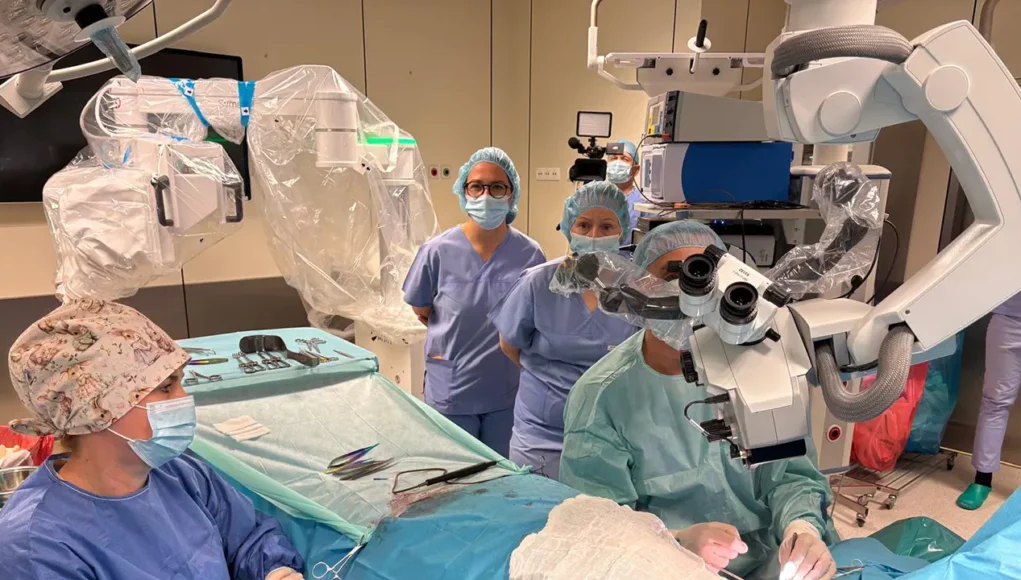 Słupski szpital zrobił 100 operacji przy użyciu robota mikrochirurgicznego