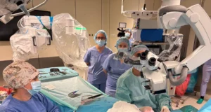 Słupski szpital zrobił 100 operacji przy użyciu robota mikrochirurgicznego