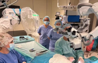 Słupski szpital zrobił 100 operacji przy użyciu robota mikrochirurgicznego